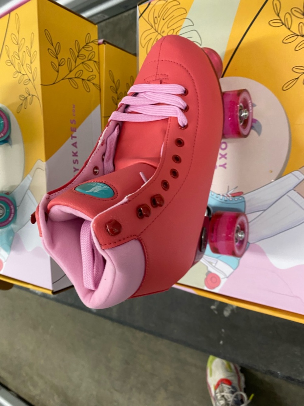 New Foxy Skates - Picture 5 of 16